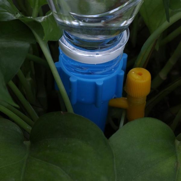 Dispositif d'arrosage goutte à goutte en plastique