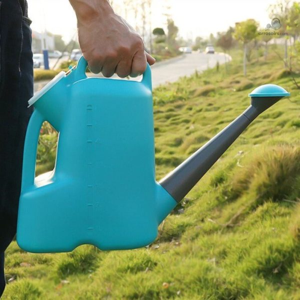 Arrosoir 5 litres, un outil essentiel pour les jardiniers