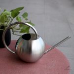 Arrosoir en acier robuste pour un arrosage efficace