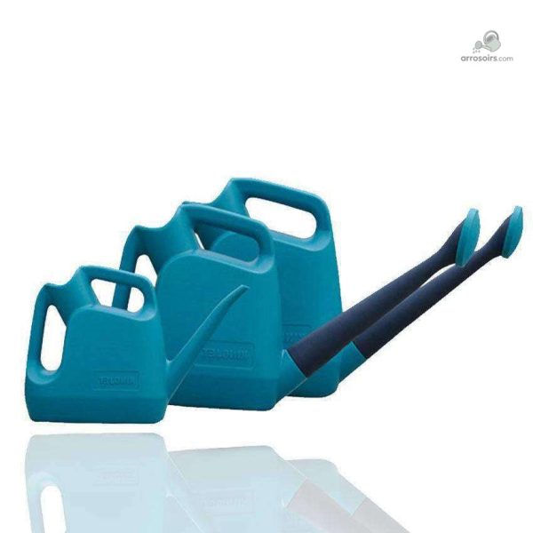 Arrosoir en métal avec pomme d'arrosage stylée