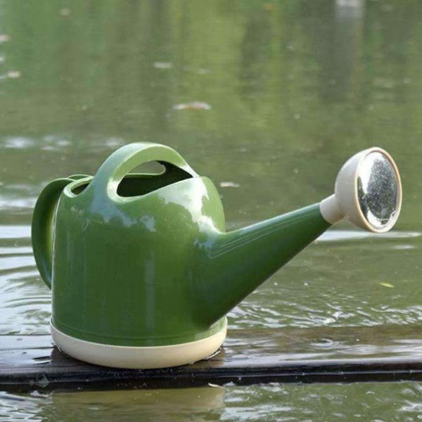 arrosoir-avec-pommeau-1 Arrosoir avec pommeau pour un arrosage facile et précis
