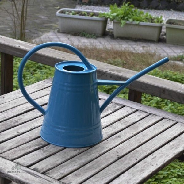 arrosoir-balcon-1 Arrosoir de balcon compact pour un arrosage pratique