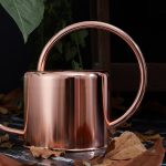 Arrosoir en cuivre pour une touche d'élégance au jardin