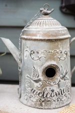 Arrosoir élégant avec motif nichoir pour votre espace vert