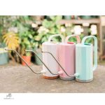 Arrosoir rose, essentiel pour l'arrosage des fleurs