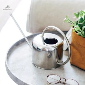 Arrosoir inox au design contemporain