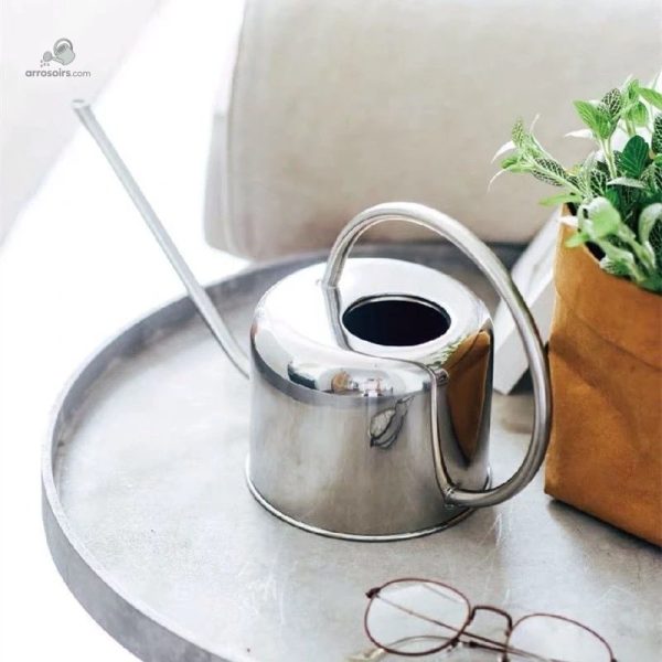 Arrosoir inox au design contemporain