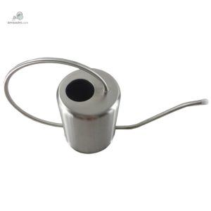 Arrosoir inox de style contemporain pour le jardin