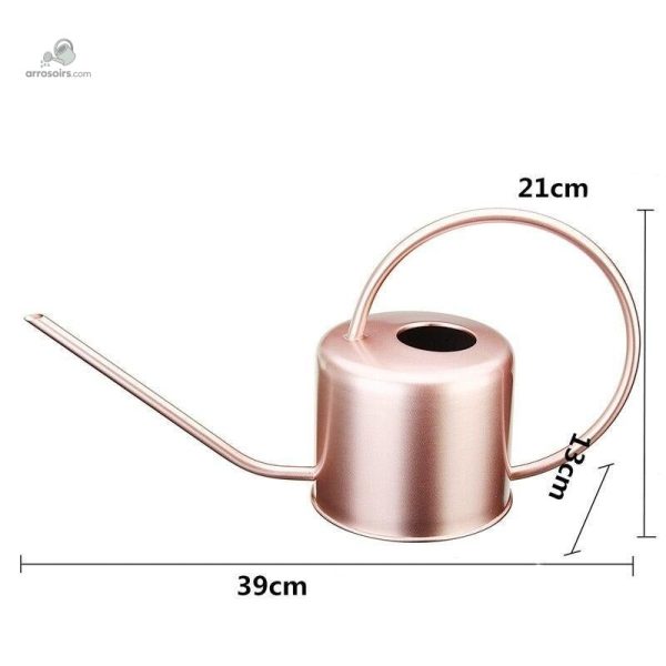 Élégant arrosoir rose gold, idéal pour embellir le jardin
