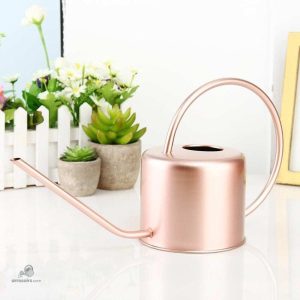 Accessoire de jardinage: arrosoir couleur rose gold