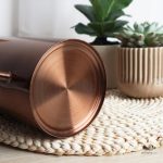 Style vintage d'un arrosoir long bec en cuivre