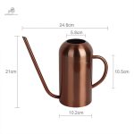 Équipement de jardin : arrosoir cuivré à long bec
