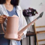 Arrosoir moderne en matériau durable et léger