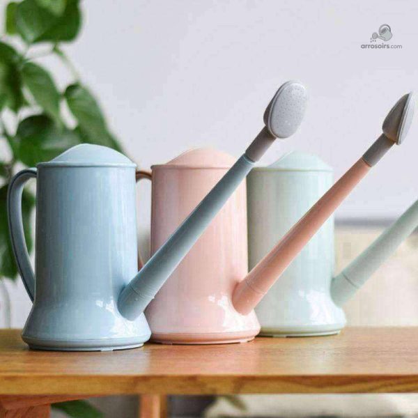 Arrosoir design compact, facile à ranger