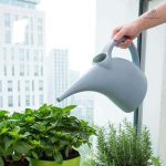 Pratique et fonctionnel, arrosoir en plastique pour tous