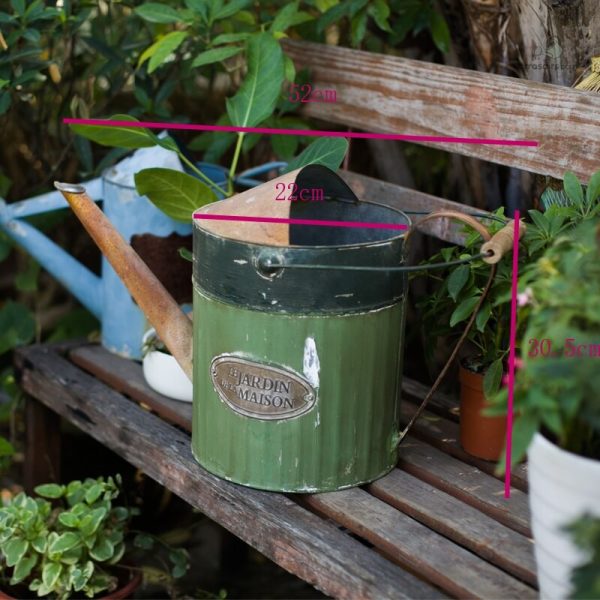 Accessoire de jardin en métal vintage, arrosoir