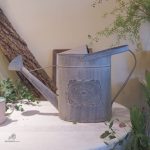 Arrosoir décoratif en zinc pour un jardin stylé