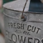 Accessoire de jardinage : arrosoir en métal galvanisé