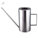 Arrosoir au design minimaliste en inox