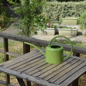 Arrosoir métal décoratif pour un extérieur attrayant