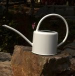Arrosoir en métal, outil pratique pour l'arrosage