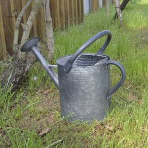 Arrosoir en métal, capacité 3,5 litres, design fonctionnel