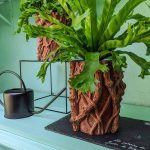Arrosoir noir, parfait pour l'entretien de votre jardin