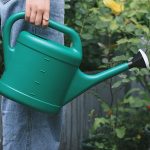 Arrosoir Parisien en couleurs vives pour arroser vos plantes