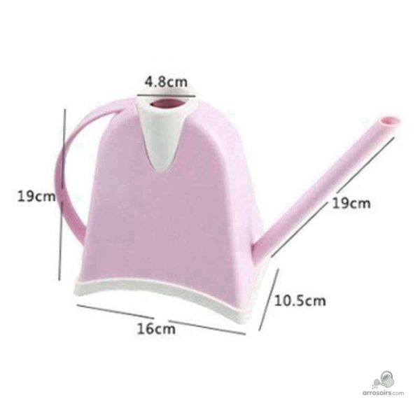 Élégant arrosoir pastel pour embellir votre espace extérieur