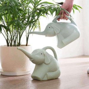 Arrosoir en forme d'éléphant, pratique et ludique