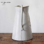 Broc d'eau en métal au design vintage élégant