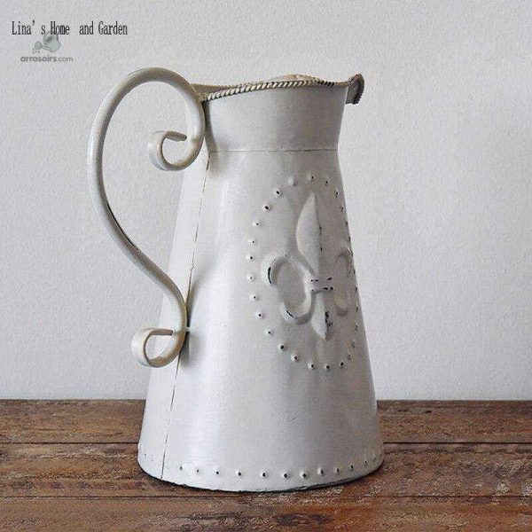 Arrosoir en métal, accessoire de jardin classique