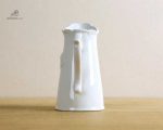 Élégant arrosoir en porcelaine, pour un jardin raffiné