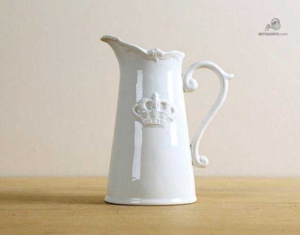 Arrosoir en porcelaine, mélange de fonctionnalité et esthétique