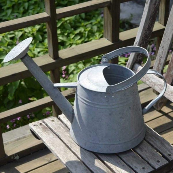 Arrosoir Vintage en tôle galvanisée pour un charme rétro