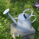 Arrosoir en métal galvanisé, design vintage et pratique pour le jardin