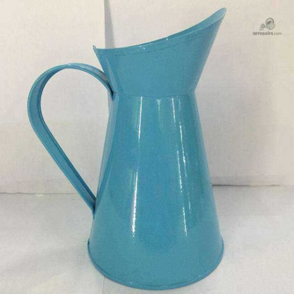 Broc coloré en métal, accessoire de jardin unique