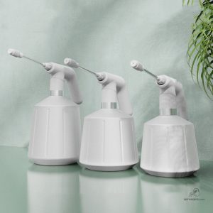 Vaporisateur d'eau pratique pour l'entretien des plantes