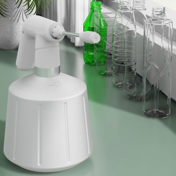 Brumisateur d'eau pour favoriser la croissance des plantes