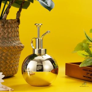 Brumisateur doré pour plantes, élégant et fonctionnel