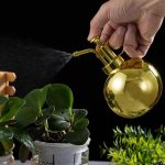 Accessoire de jardinage : brumisateur doré pour arrosage