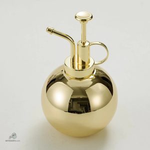 Brumisateur doré, parfait pour l'hydratation des plantes