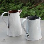 Arrosoir en métal au design vintage élégant