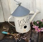 Arrosoir décoratif au design élégant pour un jardin stylé et original