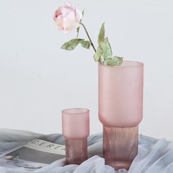 Vase en verre rose, objet décoratif chic