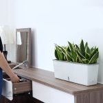 Jardinière avec réserve d'eau pour un arrosage pratique