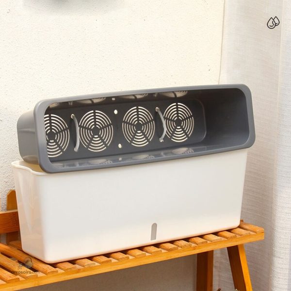 Pot avec système de réserve d'eau intégré