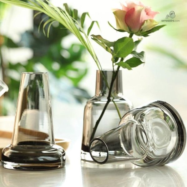 Petit vase décoratif en verre, style moderne