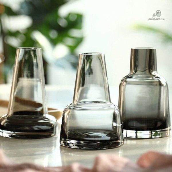 Vase en verre simple, idéal pour une touche de verdure