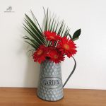 Pichet métallique rétro pour une décoration vintage
